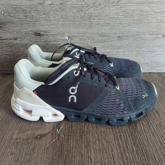On Running Cloudflyer 4 Running Shoe Size 9.5 - Picture 1 of 12